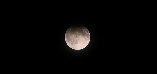 Partial Lunar Eclipse - 25 April 2013: maximum of the eclipse)