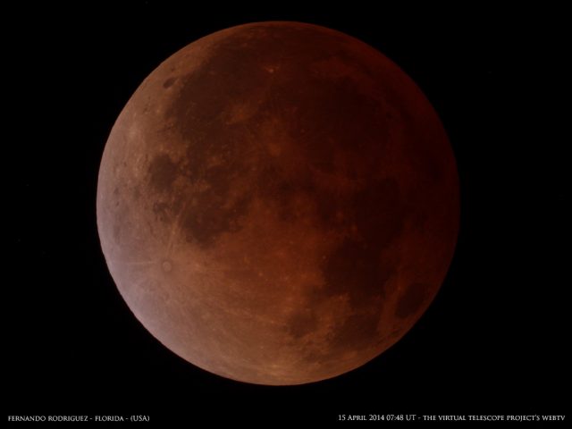 The untouchable color of the Moon at the greatest eclipse can be admired for countless minutes. Image by Fernando Rodriguez, shared live via The Virtual Telescope Project