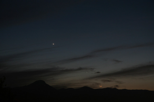 Venus, Mercury and a very young Moon (from the upper left to bottom right). 15 April 2010. 18.15 UT