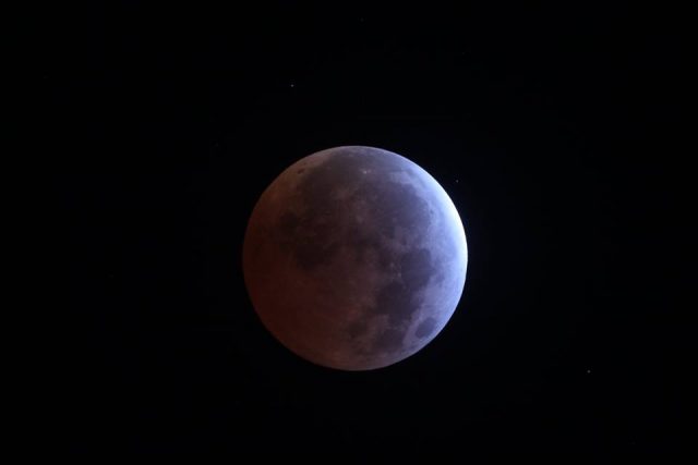 4 April 2015 lunar eclipse: the maximum eclipse arrived started (Andrew Wall)