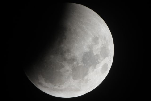 4 April 2015 lunar eclipse; the Earth's shadow is always much more evident (Ron Delvaux)