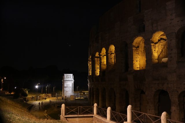 Venus and Jupiter were enjoying from above both Arco di Costantino and Colosseum: 29 June 2015