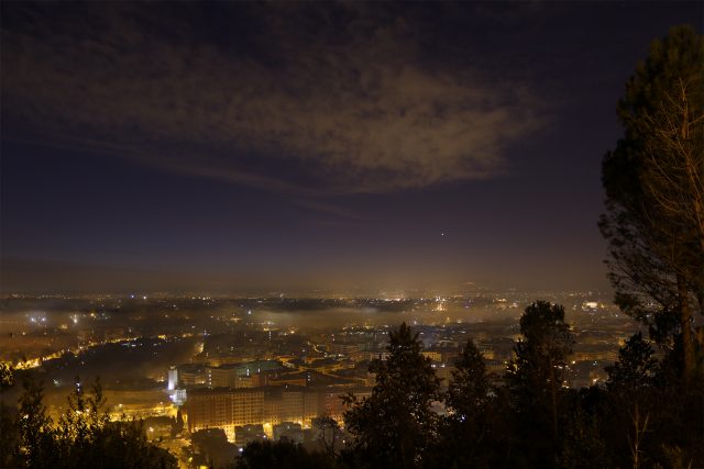 Venus and Mercury are rising, while Rome is full of fog and some clouds are dissolving in the sky - 2 Feb. 2016
