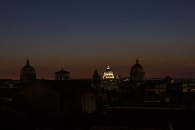 S. Peter dome stands out in the twilight, soon after Venus and Jupiter disappeared below the horizon