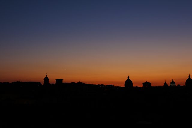 Venus and Jupiter were setting with several domes on the foreground, including Saint Peter on the right - 27 Aug. 2016