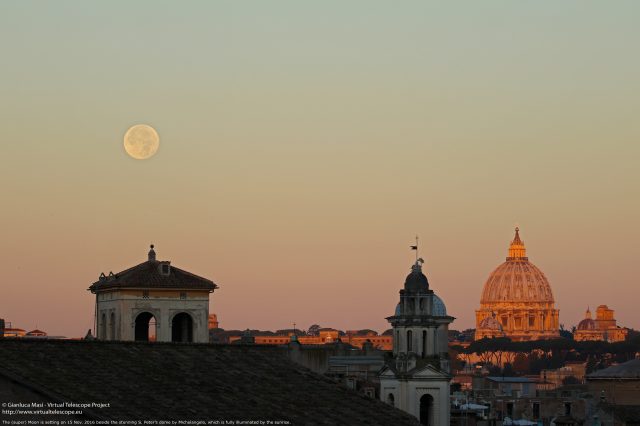 Il Sole è appena sorto e la Luna si affianca alla Cupola di San Pietro - 15 Nov. 2016