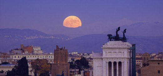 The Supermoon is rising above Rome on 13 Dec. 2016, with the "Nero's Tower" and the "Altar of the Fatherland" well visible