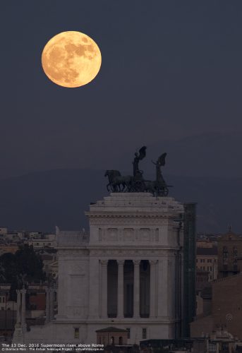 The"Altar of the Fatherland" in Rome is facing a wonderful Supermoon at its rise, on 13 Dec. 2016