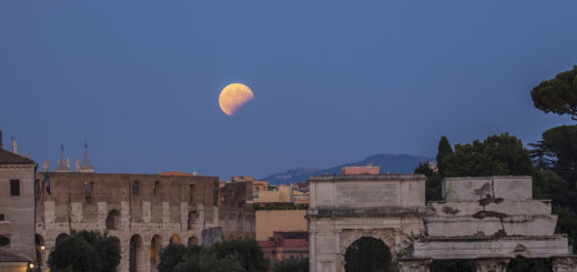 The Moon, during the partial eclipse, rises above the Colosseum. 7 Aug. 2017 - 18:30 UT