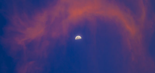 Wonderful clouds were caressing the Moon - 28 Oct. 2017