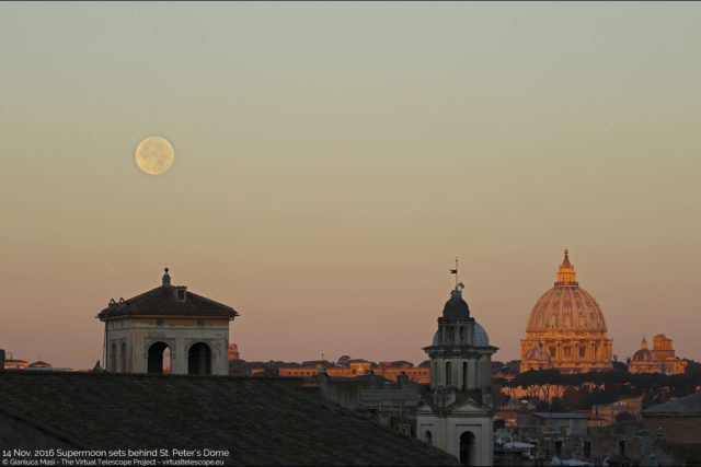 The 14 Nov. 2016 "Supermoon" sets, while the Sun rises above St. Peter's Dome, on the right. - La "Superluna" del 14 novembre 2016 tramonta, mentre il Sole sorge sulla Cupola di S. Pietro, a destra