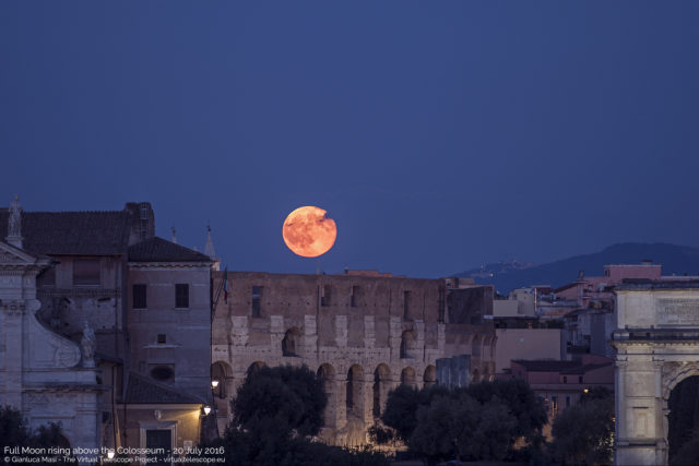 The 20 July 2016 full Moon rises above the Colosseum, in Rome - La Luna Piena del 20 luglio 2016 sorge sul Colosseo, a Roma.