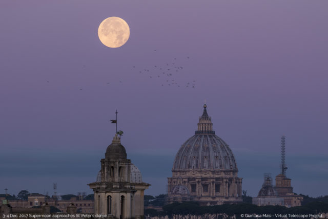 The 3 Dec. 2017 Supermoon is setting at dawn, hanging above St. Peter's Dome - La Superluna del 3 dicembre 2017 tramonta all'alba, sospesa sulla Cupola di S. Pietro.