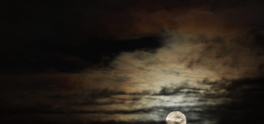 The 1 Jan. 2018 Supermoon was playing with clouds