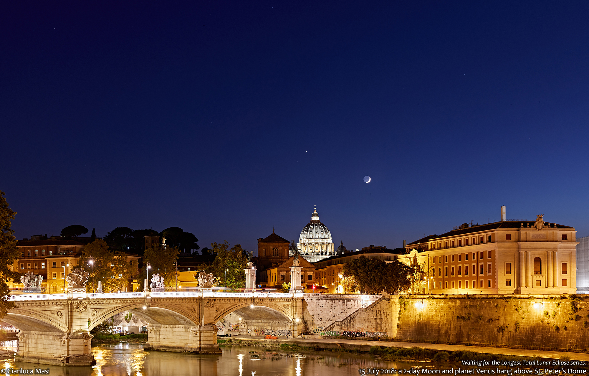 The Moon and Venus put their show above St. Peter's Dome and the Tiber river in Rome - 15 July 2018