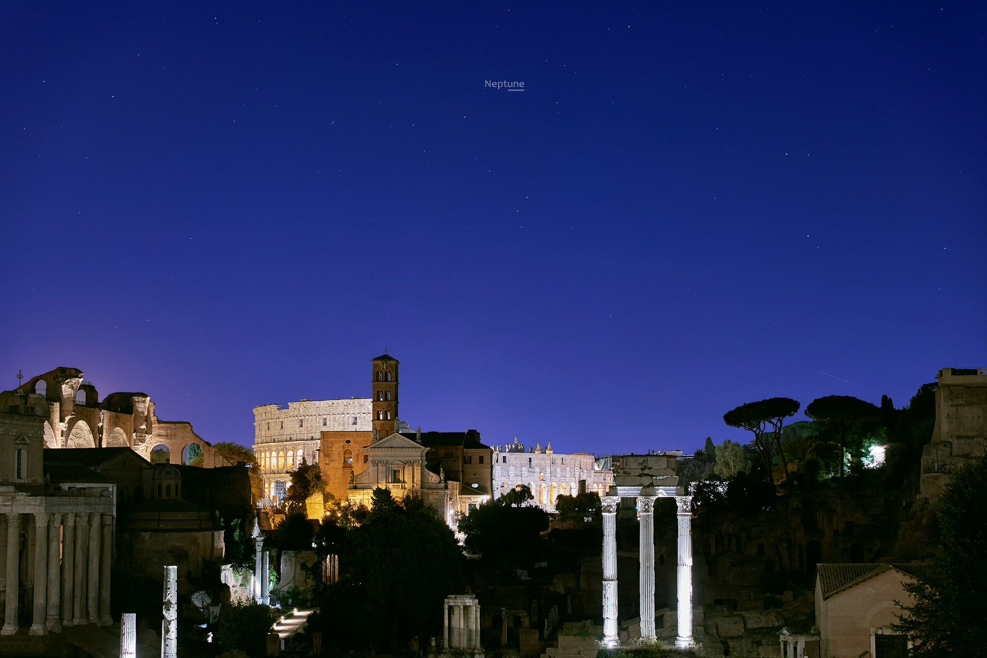 Planet Neptune is visible above the Colosseum and the Roman Forum - 28 Aug. 2018