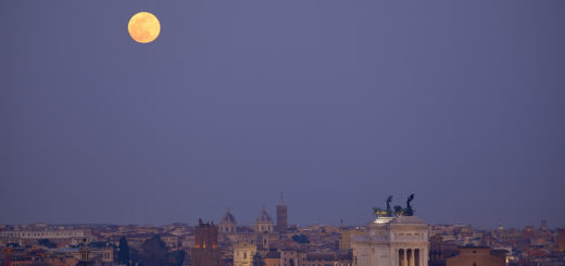 The Supermoon dominates above the legendary monuments of Rome - 19 Feb. 2019