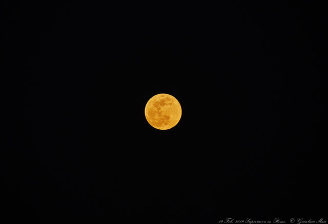 A close-up of the Supermoon, once the sky is dark - 19 Feb. 2019