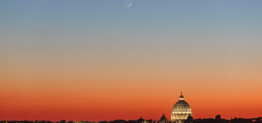 Stunning colors frame the unique vision of the Moon above St. Peter's Basilica - 6 Feb. 2019