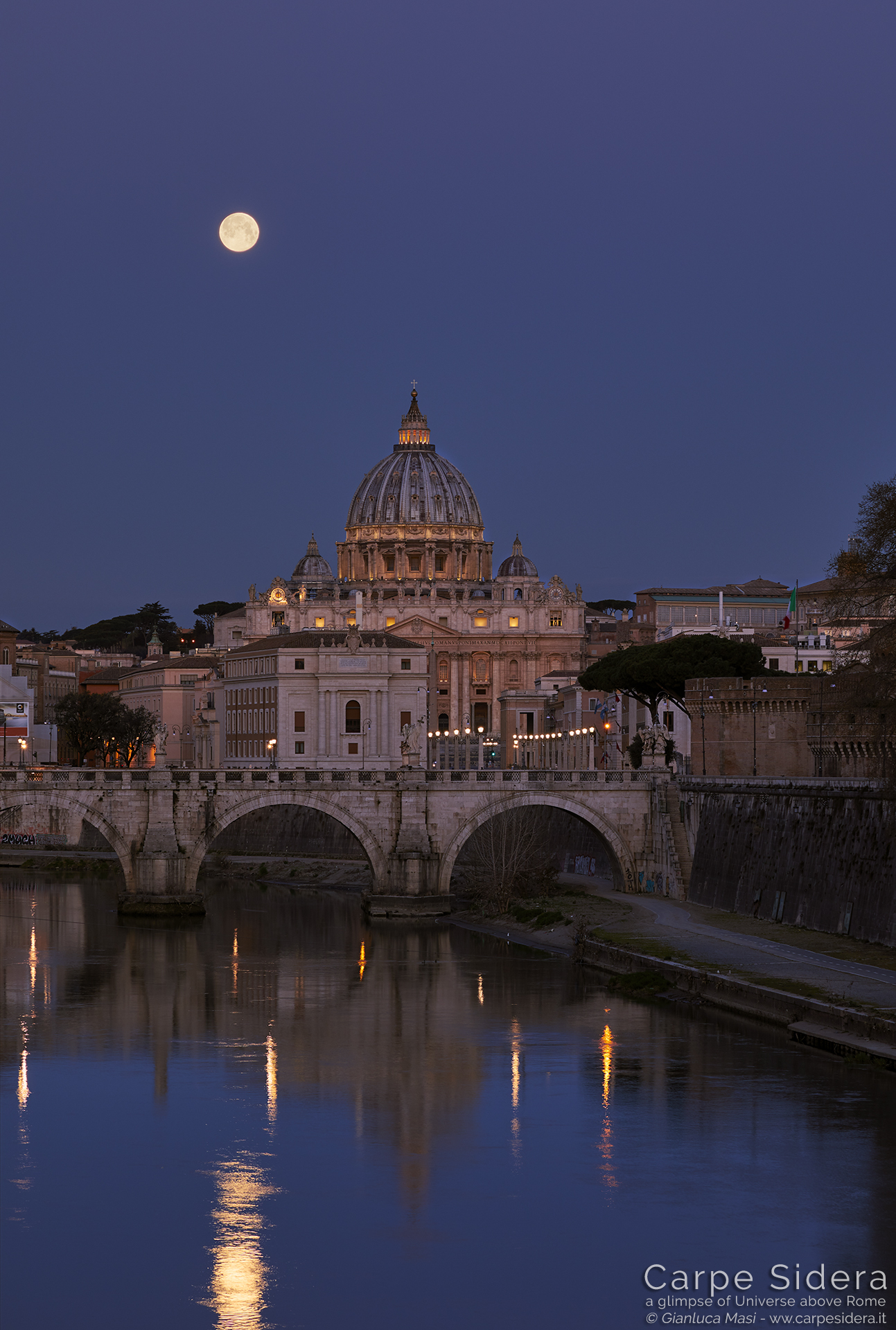 The Supermoon reflects to the Tiber while it sets at dawn - 21 Mar. 2019