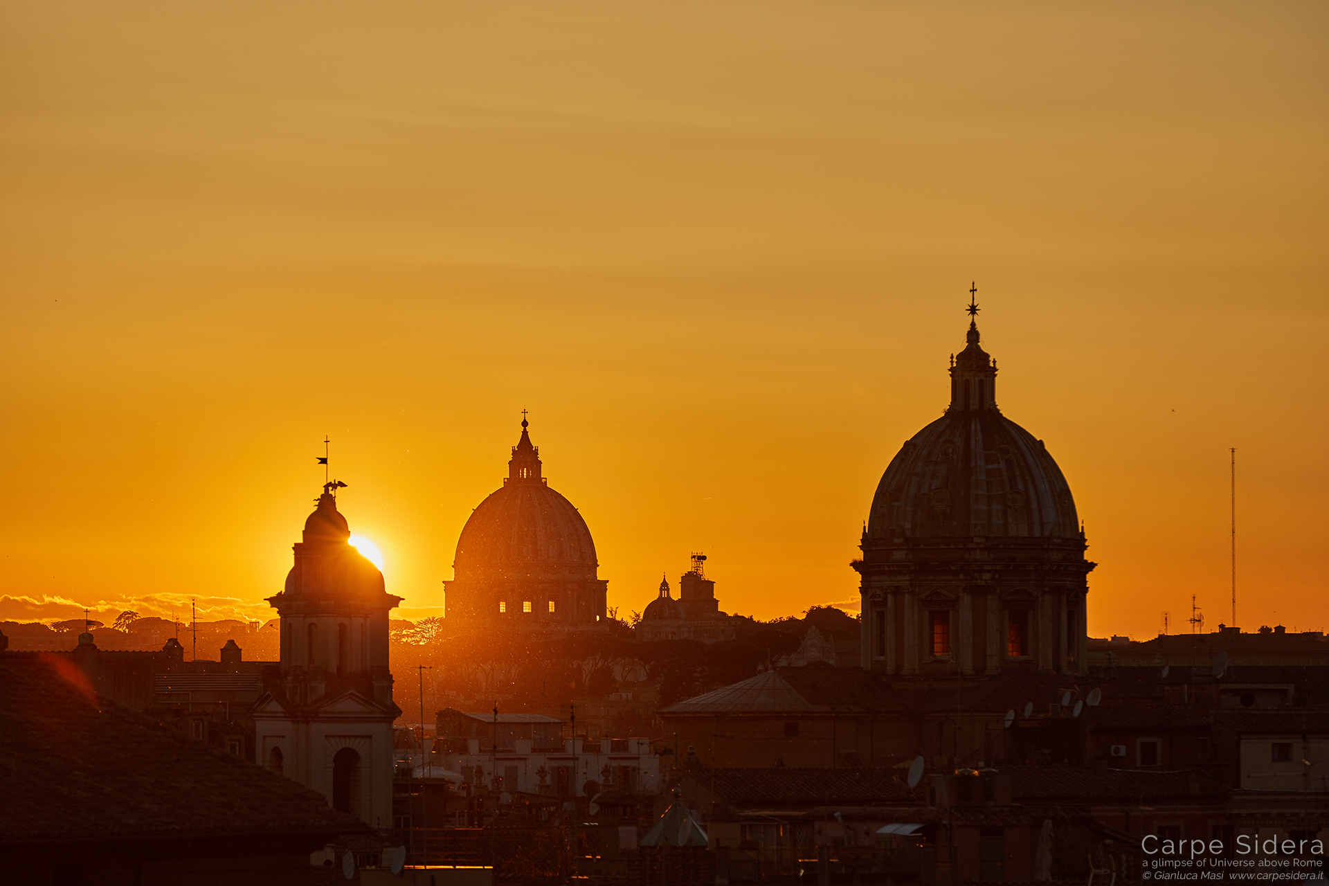 The sun says goodbye to Rome: the domes are Sant'Andrea della Valle (right) and St. Peter (close to center)