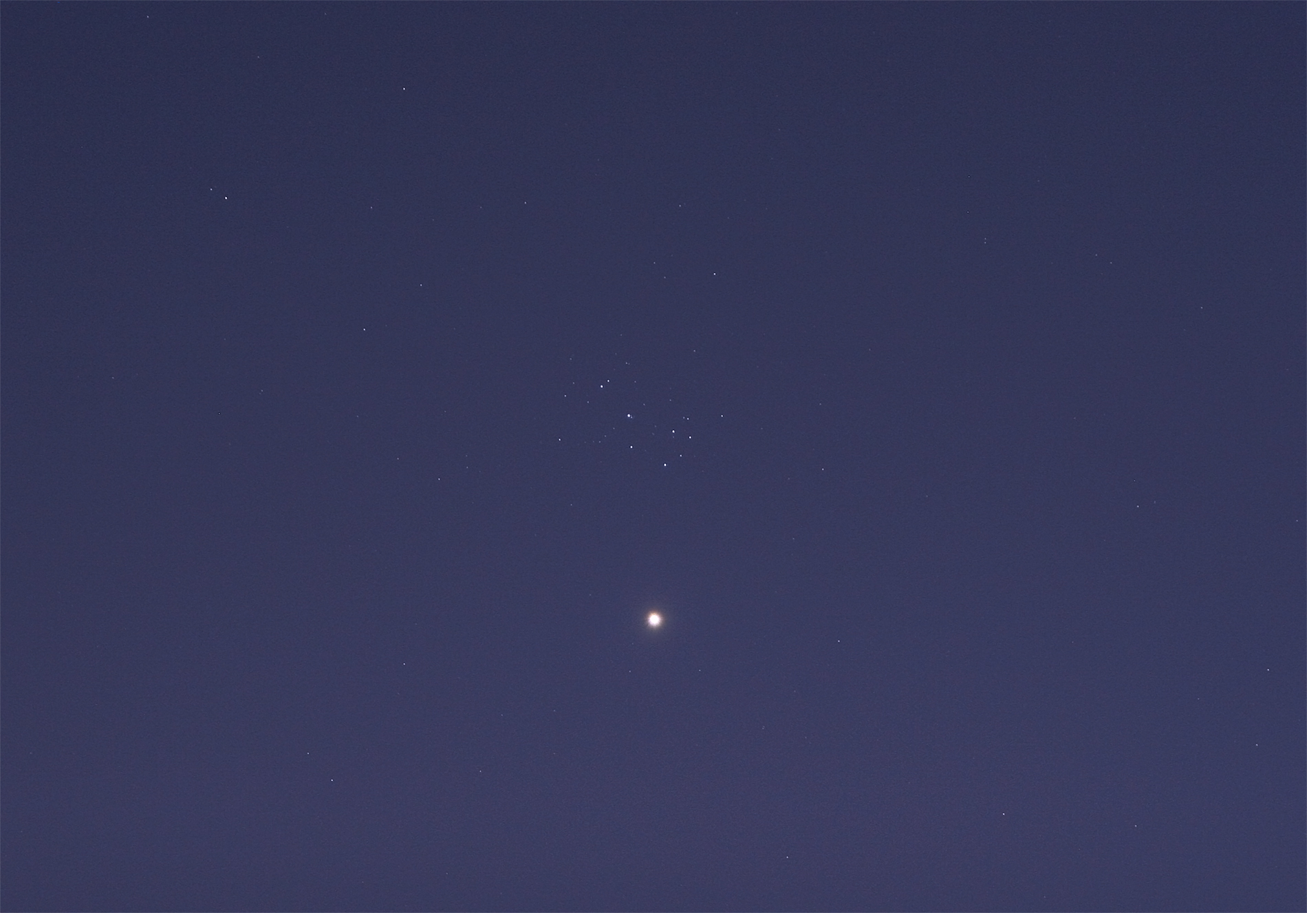 Venus & Pleiades. 1 Apr. 2020. 