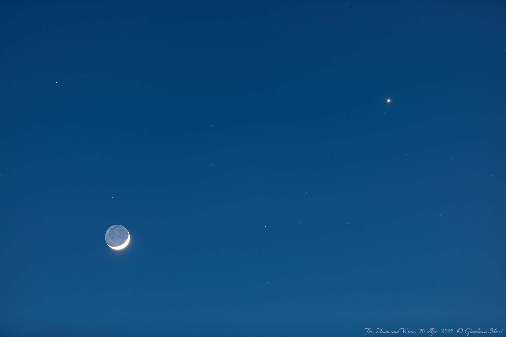 The Moon and planet Venus. 26 Apr. 2020