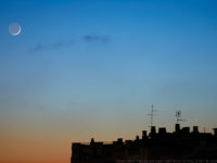 The Moon, Venus (bottom right), Mercury (just right of the Moon) and the star Elnath (upper right corner). - 24 May 2020