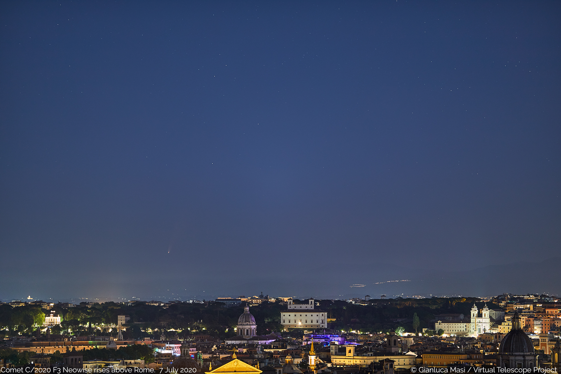 Comet C/2020 F3 Neowise rises above Rome - 7 July 2020.