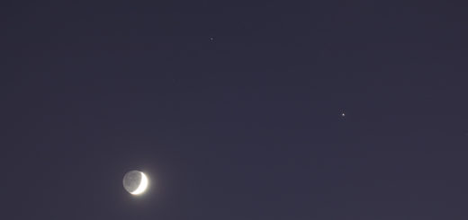 The Moon, Jupiter and Saturn. 19 Nov. 2020.