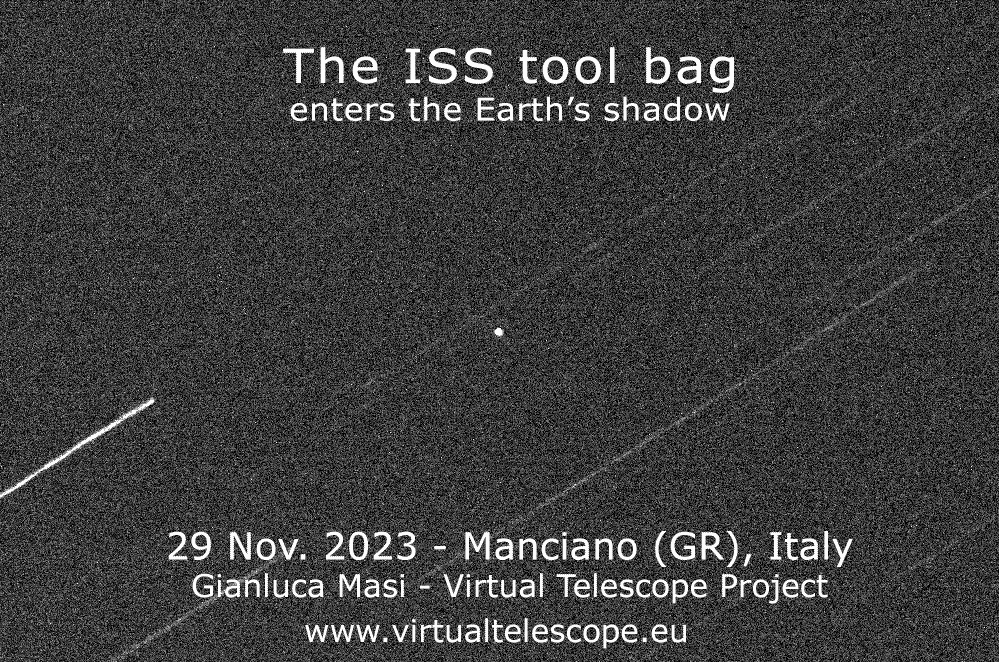 The ISS crew lock bag enters the earth's shadow - 29 Nov. 2023
