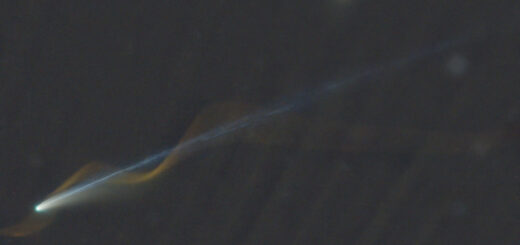 Comet C/2025 A6 Lemmon and a meteor red afterglow. 24 October 2025.