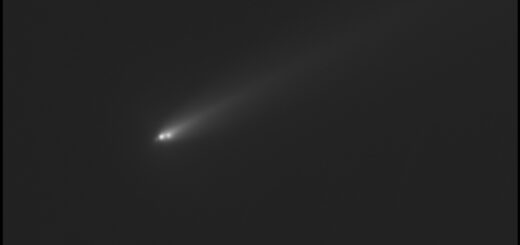 Comet C/2025 K1 ATLAS: the fragmentation of the nucleus is well visible, with likely three parts. 12 Nov. 2025.